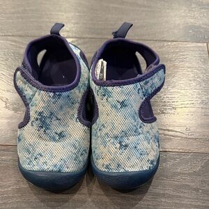 Nerteo Blue and White Kids Shoes size 9 toddler 1:19